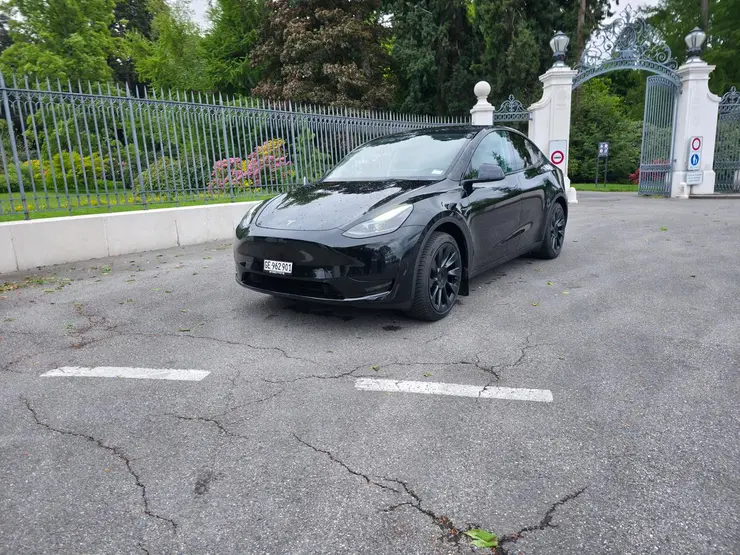 Tesla Model Y DRIVETOME